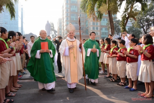 Vatican Cardinal visits Ho Chi Minh city archdiocese 